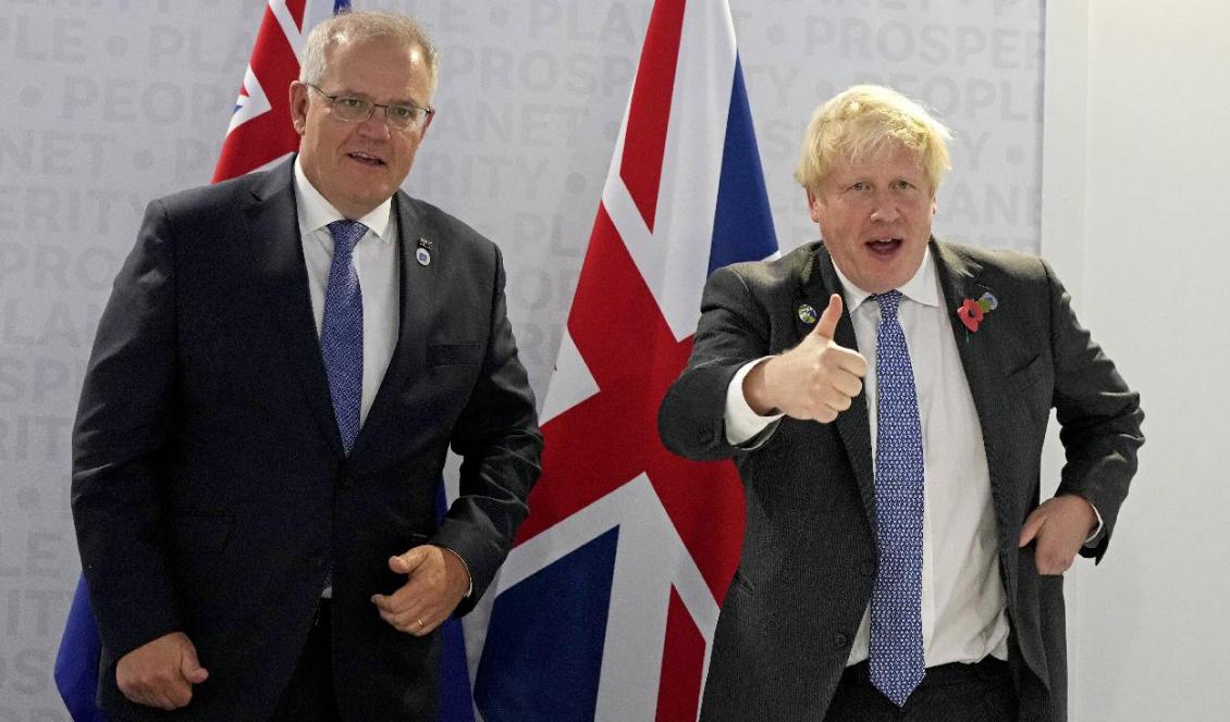Storbritanniens premiärminister Boris Johnson och Australiens premiärminister Scott Morrison vid ett bilateralt möte den 30 oktober 2021 i Rom i Italien. Foto: Kirsty Wigglesworh/Pool/Getty Images håll.