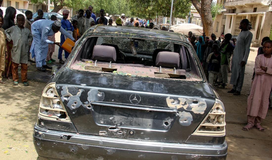 

En bil som skjutits sönder i en attack av Boko Haram i staden Maiduguri i nordöstra Nigeria, 24 februari 2021. Foto: Stringer/AFP via Getty Images                                                                                        