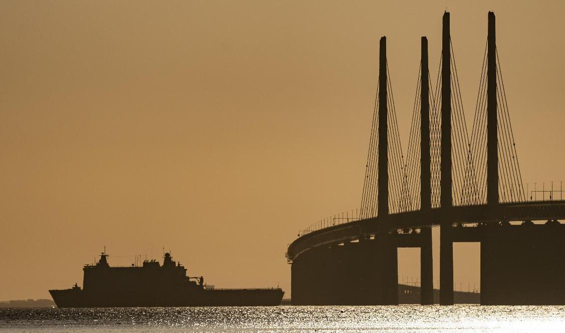 HNLMS Rotterdam fångad på bild vid Öresundsbron i maj 2020. Arkivbild. Foto: Johan Nilsson/TT
