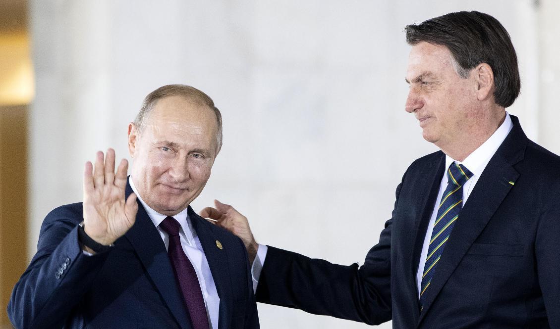 Rysslands president Vladimir Putin och Brasiliens president Jair Bolsonaro under ett möte 2019. Nu kan ett nytt möte stå för dörren. Arkivbild. Foto: Pavel Golovkin/AP/TT
