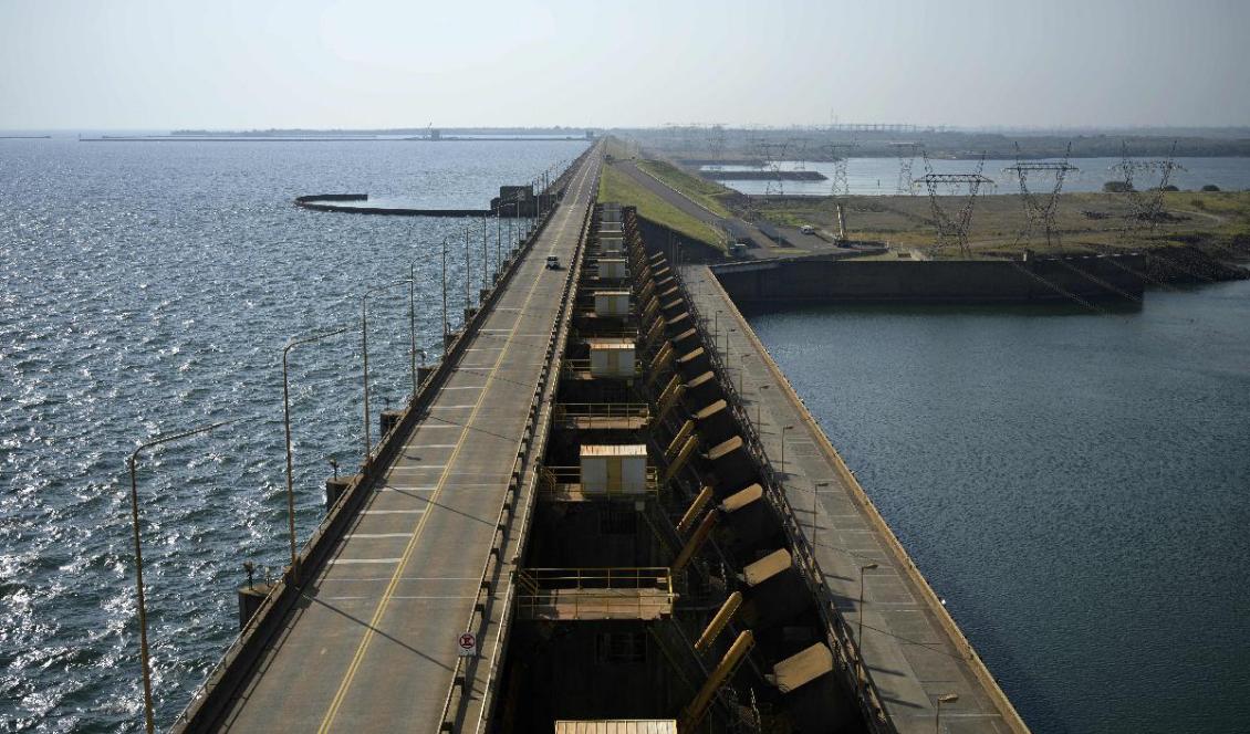 Vattenmagasinen vid kraftdammen Yacyreta i Itapua, Paraguay. Landet får över 90 procent av sin el från den här dammen. Foto: Juan Mabromata/AFP via Getty Images