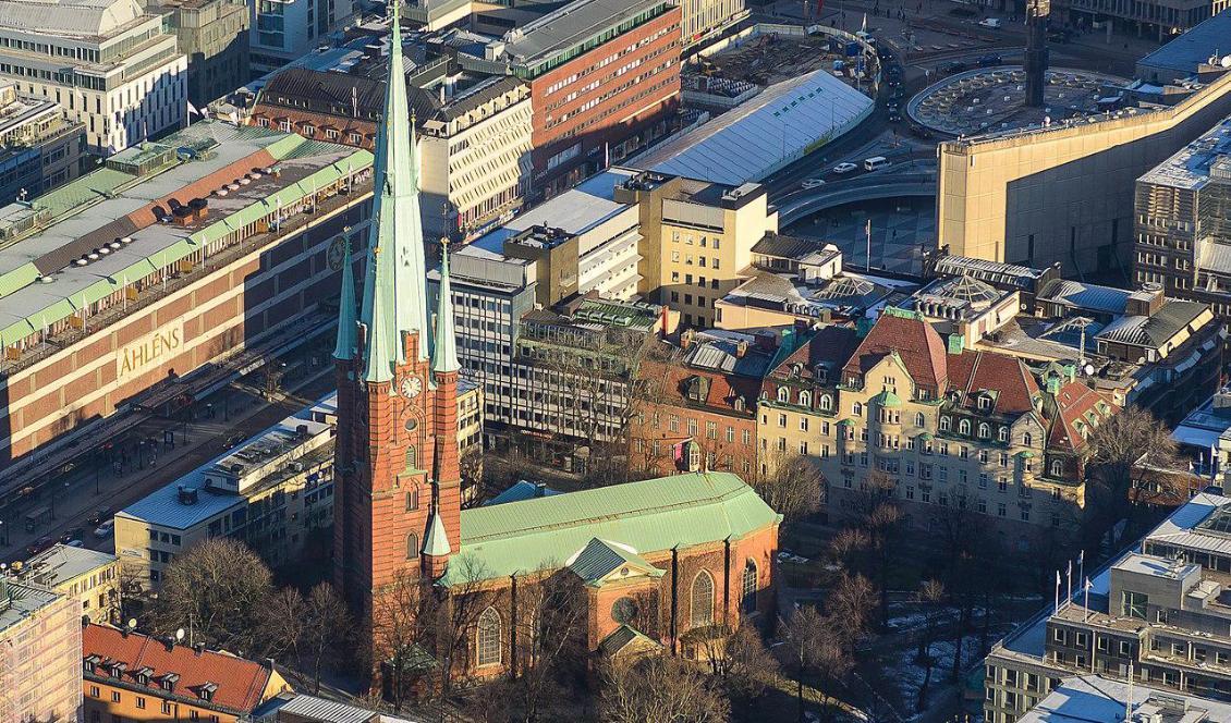 S:ta Clara kyrka ligger centralt på Norrmalm i Stockholm. Foto: Arild Vågen