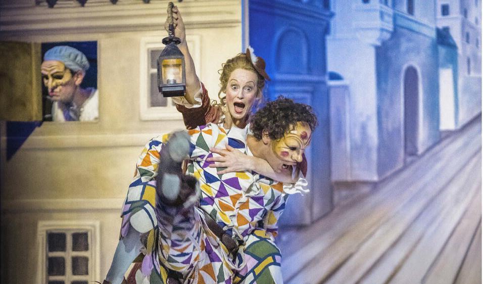 Station Illusion på Kungliga Operan 2021 visas på Opera Play. På bilden: Helgi Reynisson, Sabine Novel, Andrea Coppone. Foto: Kungliga Operan/Markus Gärder