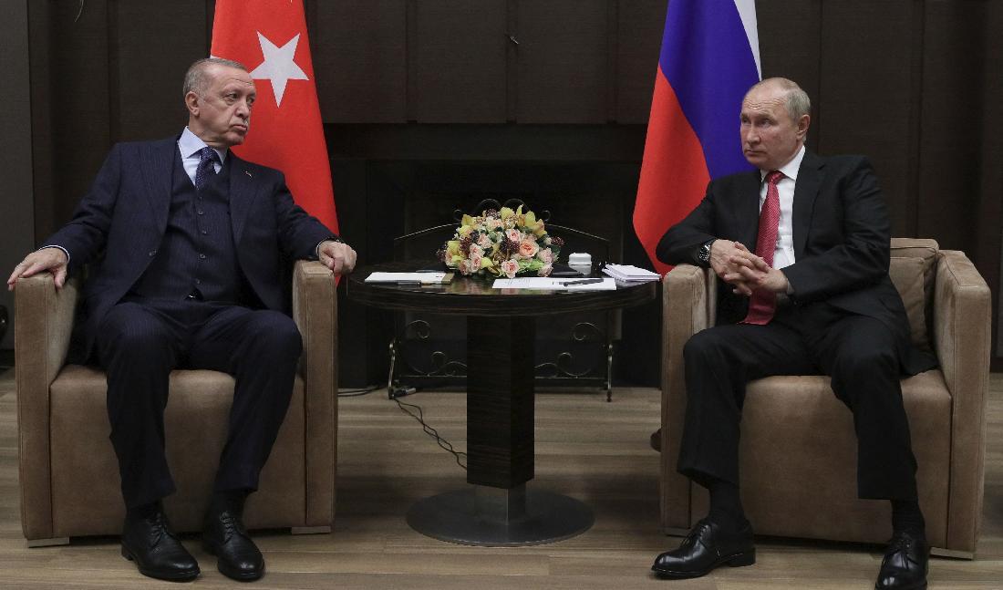







Rysslands president Vladimir Putin träffar här sin turkiske motsvarighet Recep Tayyip Erdoğan i Sotji den 29 september 2021. Foto: Vladibir smirnov/Pool/AFP via Getty Images                                                                                                                                                                                                                                                                                                                                                                