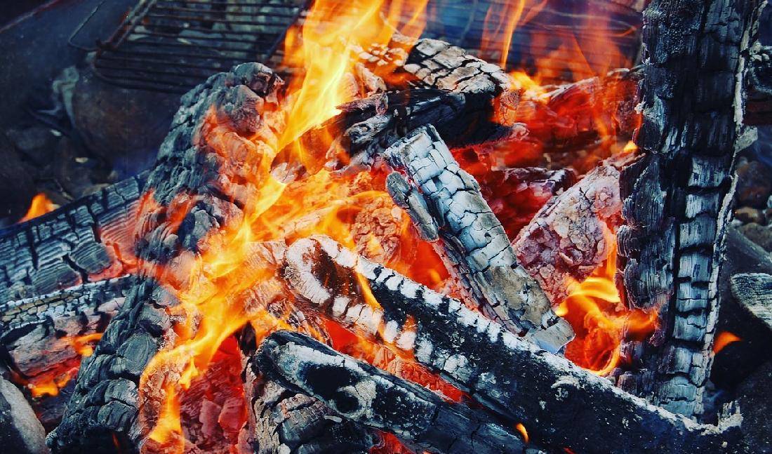 Om du vill utveckla en färdighet måste du ta hand om brasan annars svalnar intresset. Foto: Public Domain