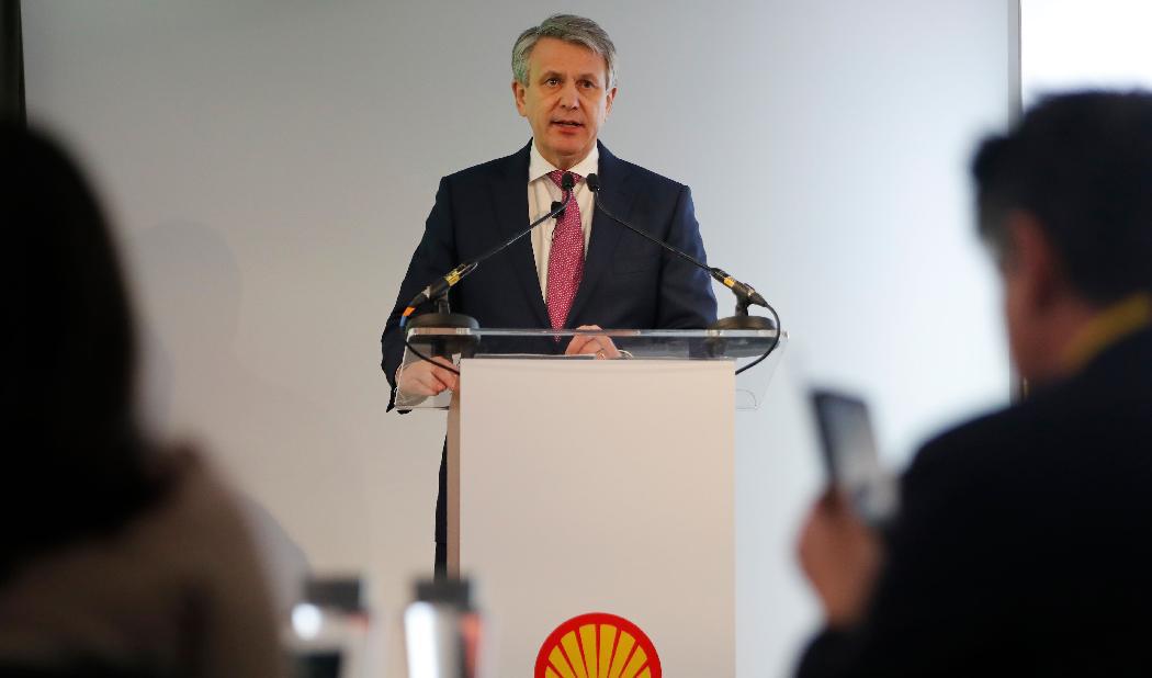 Shells vd Ben van Beurden talar vid en konferens i London 2019. Shell har slutat köpa in ryska oljeprodukter. Foto: Tolga Akmen/AFP via Getty Images