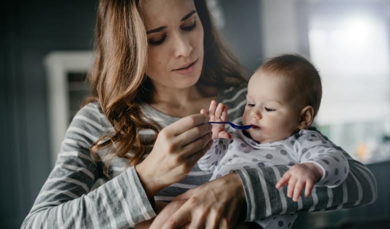 I en svensk-norsk undersökning har forskare kommit fram till att tidiga smakportioner, från tre månaders ålder, minskar risken för allergi. Foto: Getty Images