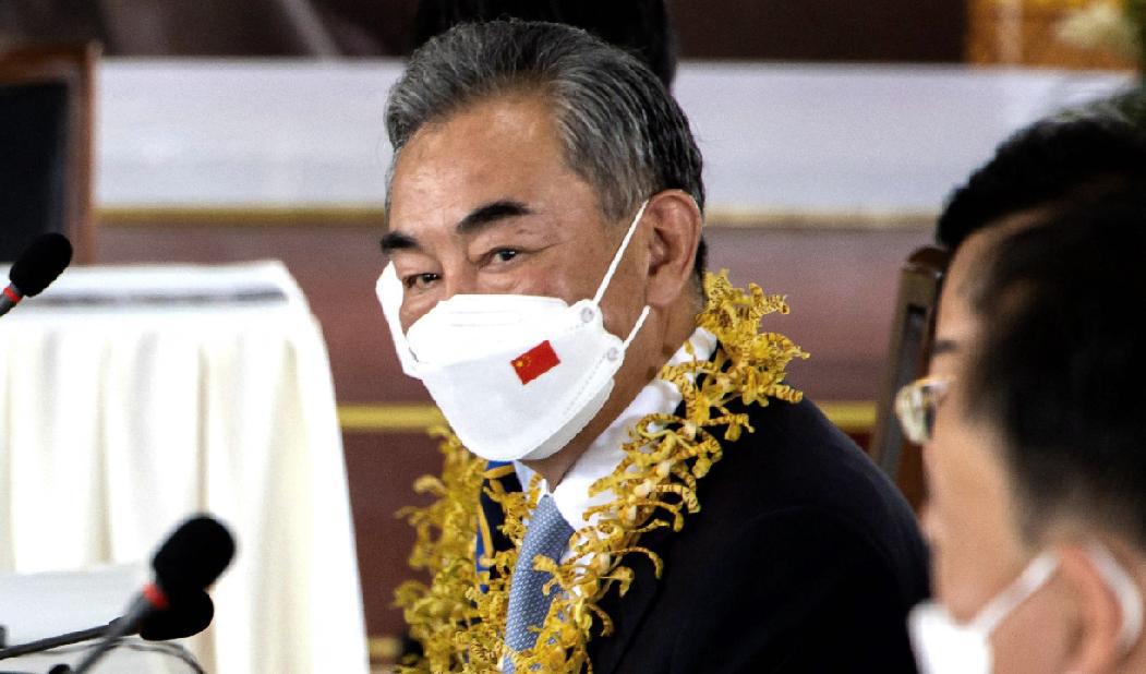 Kinas utrikesminister Wang Yi under ett möte med Samoas premiärminister i Apia, Samoa, den 28 maj. Foto: Vaitogi Matafeo/Samoa ovserver/AFP via Getty Images