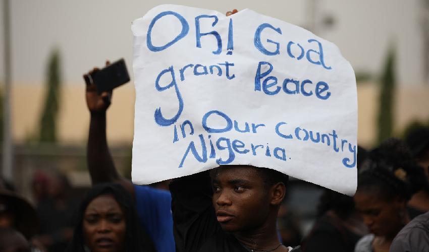 


Folk demonstrerade på gatorna i Abuja i samband med att Nigerias katolska biskop samlade folk till bön för fred och och säkerhet för landets kristna den 1 mars. Foto: Kola Sulaimon/AFP via Getty Images                                                                                                                                    