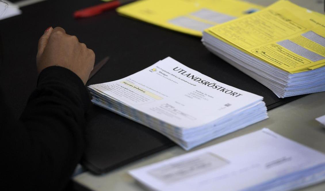 Räkning av förtidsröster och utlandsröster under valet 2018. Foto: Anders Wiklund/TT