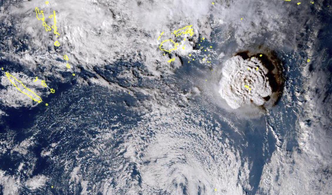 Bilden från en japansk vädersatellit visar utbrottet från undervattensvulkanen Hunga. Foto: Arkivbild. AP/TT
