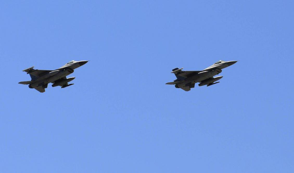 

Turkiska stridsflygplan. Arkivbild. Foto: Nedim Enginsoy/AP/TT                                                                                        