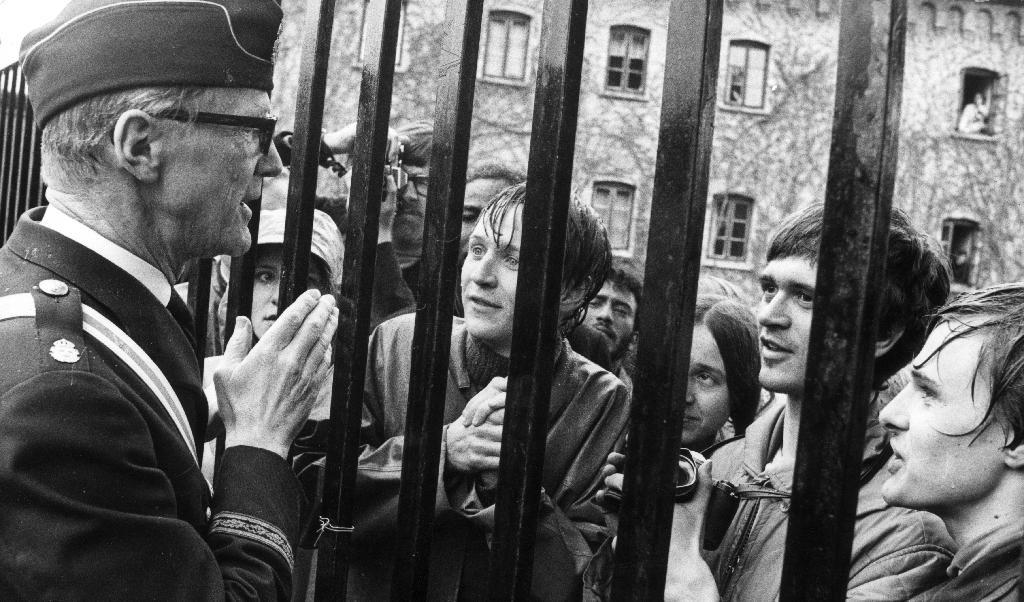 1968 lyckades demonstranterna stoppa matchen mellan Sverige och Zimbabwe, dåvarande Rhodesia. Efteråt fördes vänskapliga samtal mellan demonstranter och polisen. Foto: Jan Collstöö/Scanpix Sweden
