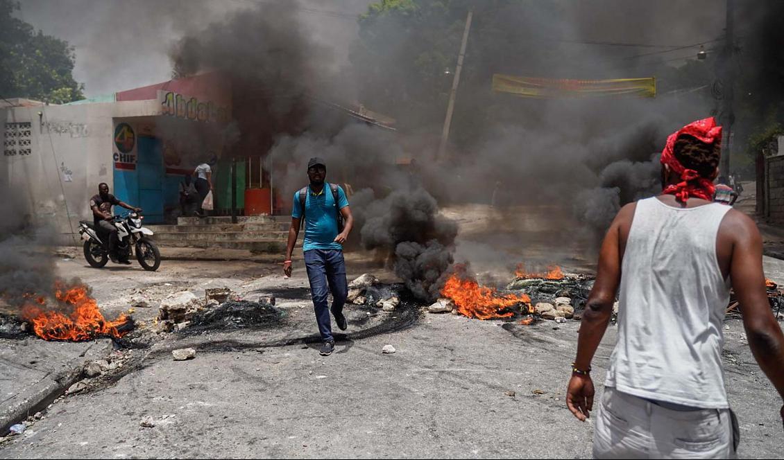 Invånare i Haiti protesterar i huvudstaden Port-au-Prince den 13 juli 2022. Foto: Richard Pierrin/AFP via Getty Images