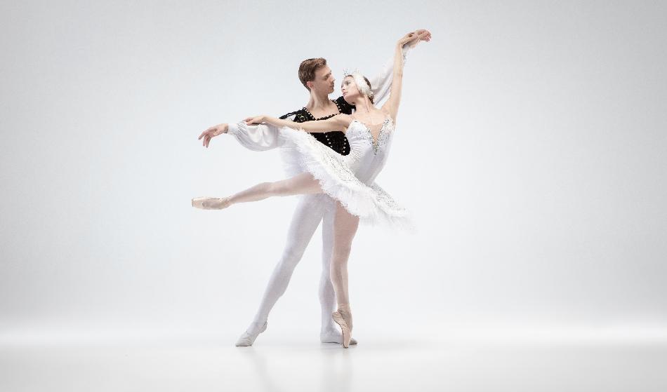 I baletten Svansjön uttrycks den ömsesidiga kärleken mellan den kvinnliga dansösen och den manlige dansören dansören i ett innerligt pas de deux. Foto: Shutterstock