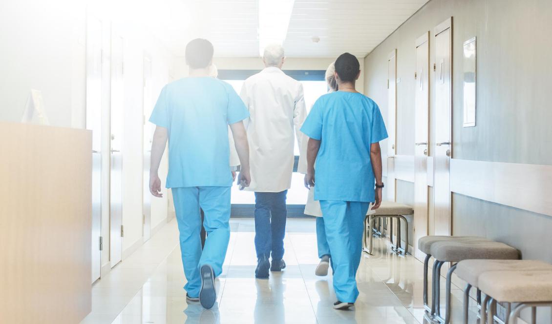 Många läkare vågar inte kritisera chefer av rädsla för repressalier såsom sämre löneutveckling, personangrepp, härskarteknik och mobbning, enligt en undersökning från Läkarförbundet. Foto: Shutterstock