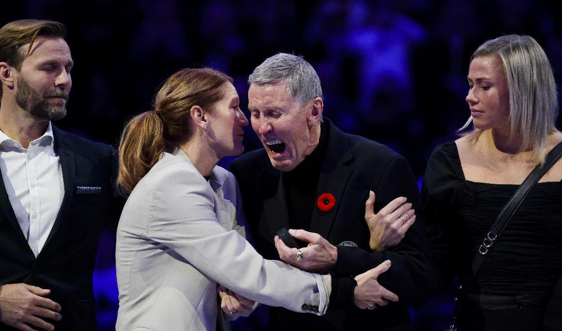 Börje Salming hyllades två gånger om i Toronto i helgen, på torsdag kommer han uppmärksammas på Tidernas hockeygala i Stockholm. Här tillsammans med sin fru Pia Salming och dottern Bianca Salming. Foto: Christopher Katsarov/AP/TT