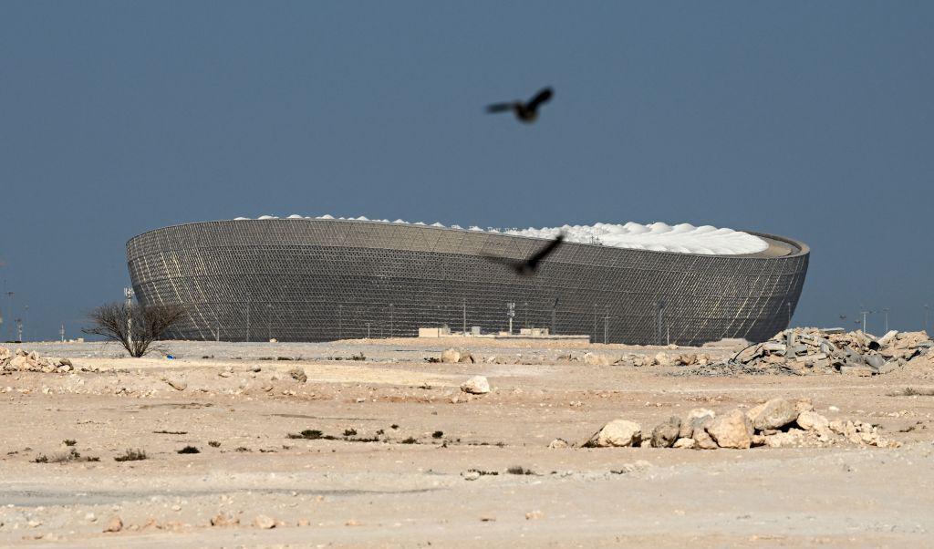 
En bild från Lusail och dess nybyggda fotbollsstadium i Qatar. Här ska världsmästerskapet i fotboll snart sparkas igång. Foto: Kirill Kudryavtsev/AFP via Getty Images                                            