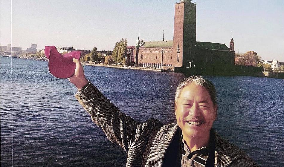 Det tidigare ambassadrådet Shan Gao, född 1946, har skrivit en biografi om sin uppväxt i det fattiga Kina och sitt liv som diplomat i bland annat Stockholm. Foto: Bokens omslag