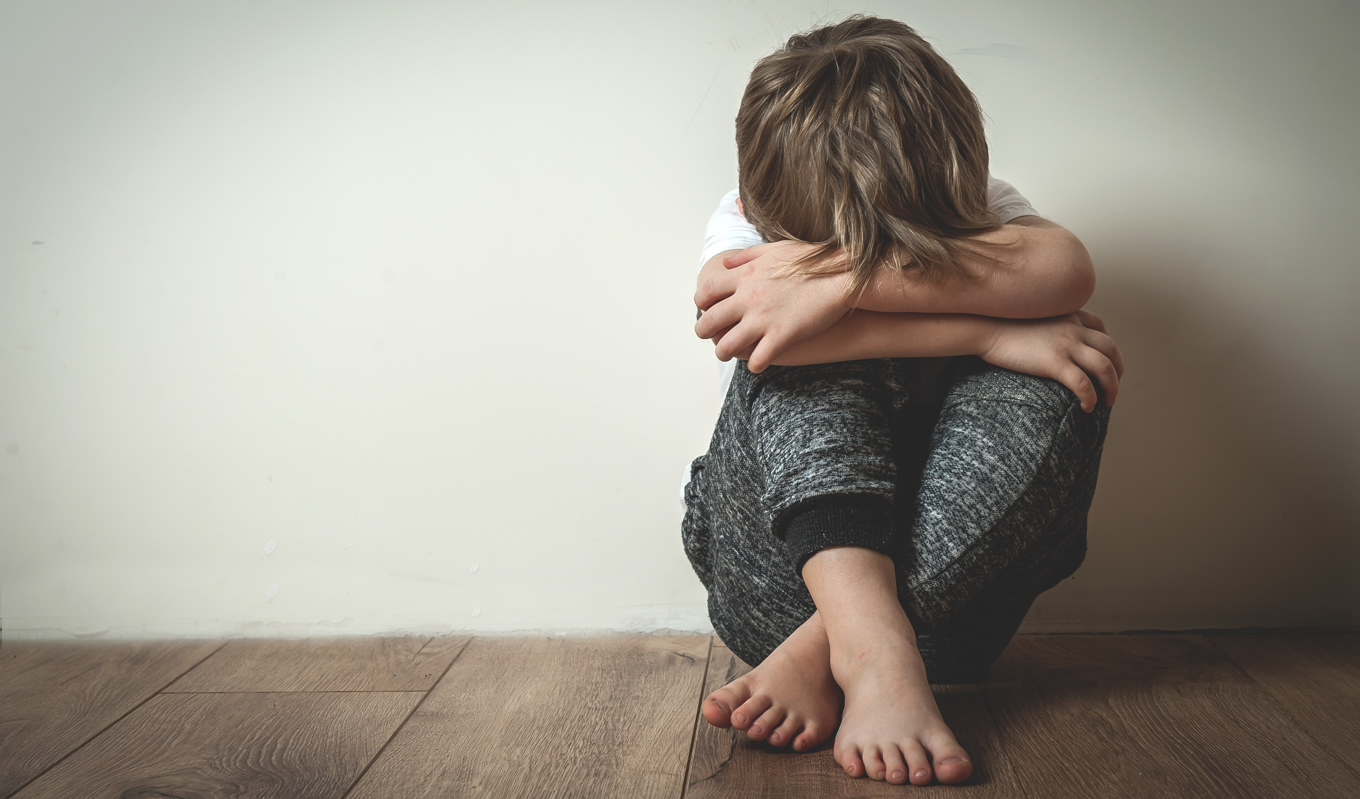 Föräldrapåverkan på ett barn, genom kontaktbegränsningar och smutskastning av den andra föräldern, skapar en svår situation för barnet. Foto: Sharomka/Shutterstock