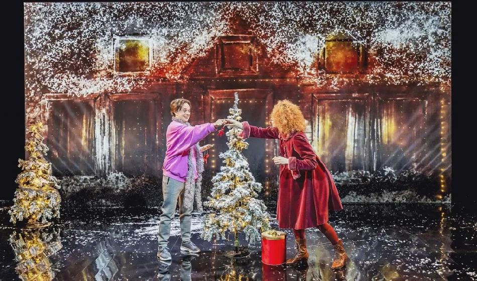 Conny Thimander som Julian och Kine Sandtrø som Hedvig i den fantasifulla och vackra familjeoperan Snösystern. Foto: Jonas Persson