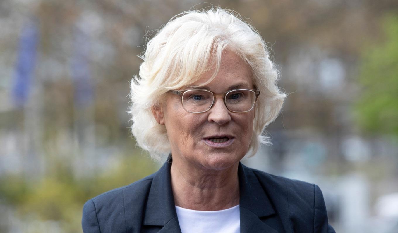 Christine Lambrecht väljer att avgå som Tysklands försvarsminister. Foto: Andre Pain/AFP via Getty Images