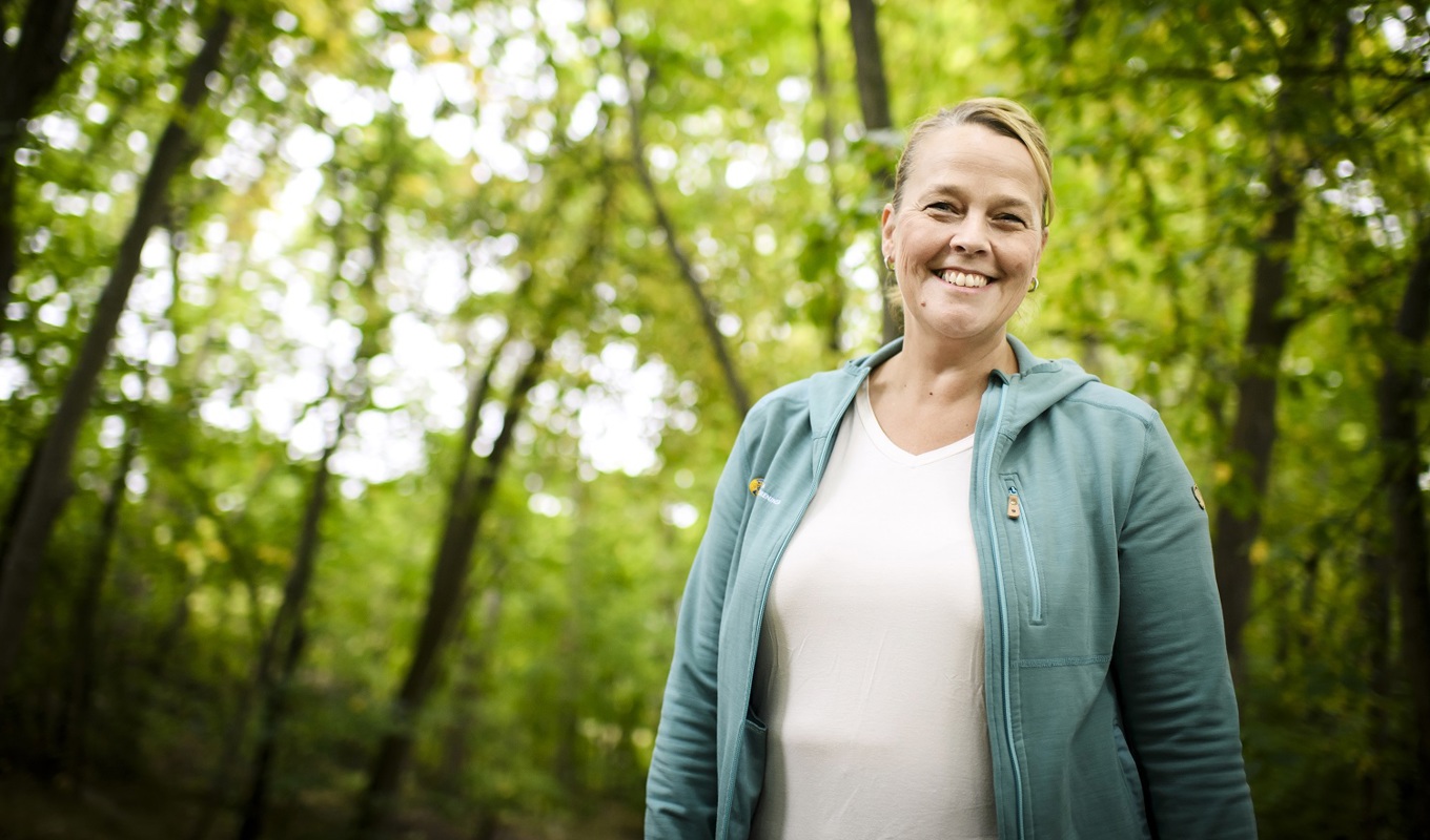Maria Ros Hjelm, generalsekreterare för Svenska turistföreningen, menar att regeringens minskade budget för 2023 för skötsel och skydd av natur hotar friluftslivet. Foto: Erik Simander/TT