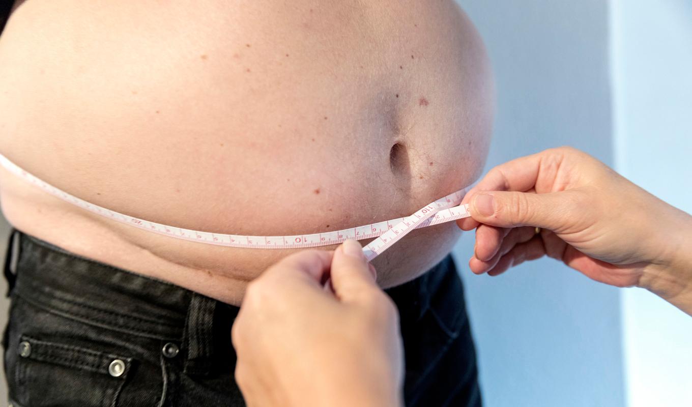 I dag har 51 procent av den vuxna befolkningen i Sverige antingen övervikt eller fetma, enligt Folkhälsomyndigheten. Arkivbild. Foto: NTB/TT