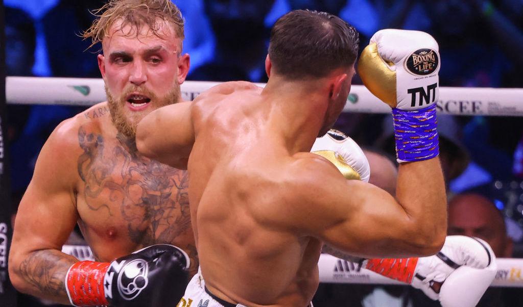 Tommy Fury vann via domslut mot Youtubeprofilen Jake Paul i en boxningsmatch i Dirayah Aren i Saudiarabien under söndagen. Foto: FAYEZ NURELDINE/AFP via Getty Images