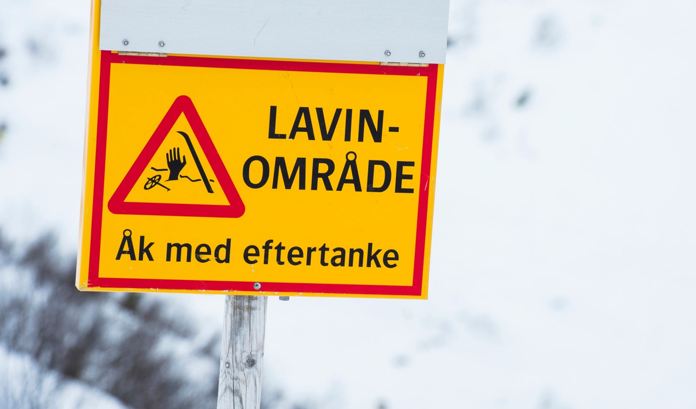 "Bedöm snötäcket och terrängen noggrant. Var mycket försiktig när du väljer var och hur du åker", vädjar Naturvårdsverket. Arkivbild. Foto: Erik Nylander/TT