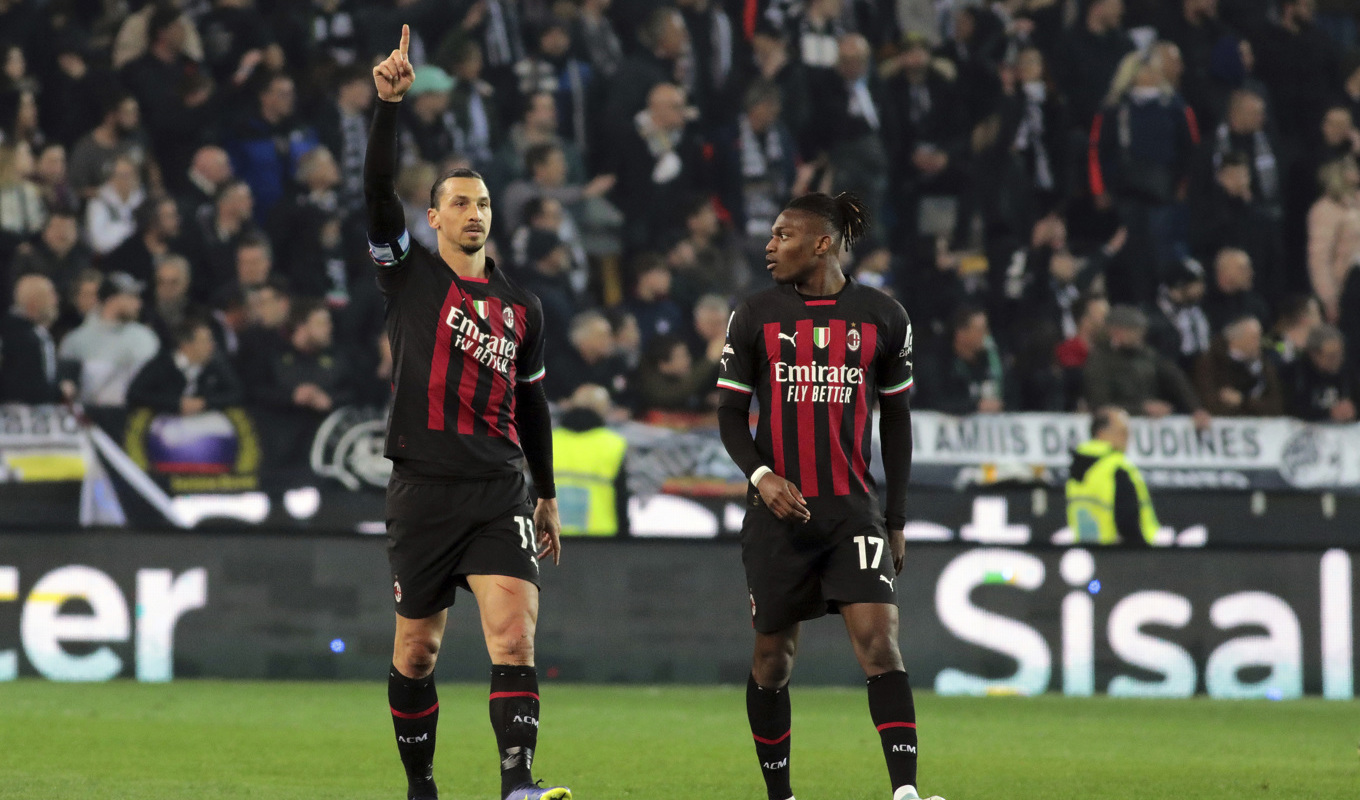 Zlatan Ibrahimovic skrev historia i Milans förlust mot Udinese. Foto: Andrea Bressanutti/AP/TT