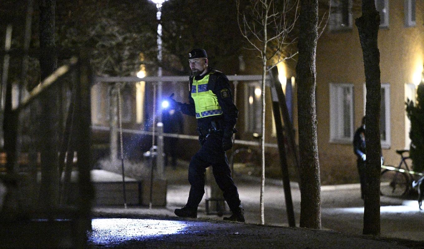 Ärendet rubriceras som mordförsök och platsen har spärrats av. Foto: Anders Wiklund/TT
