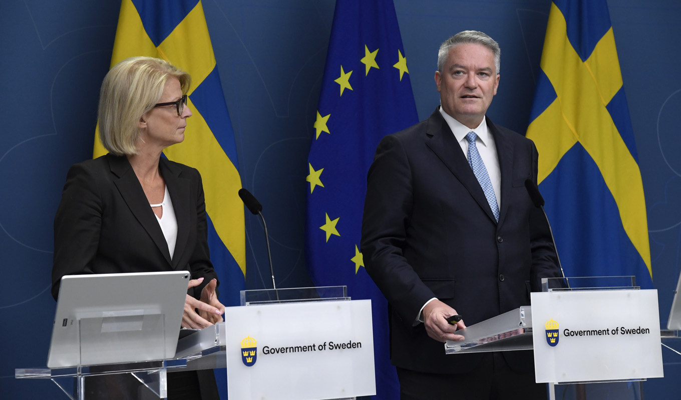 OECD:s generalsekreterare Mathias Cormann och finansminister Elisabeth Svantesson (M) på en pressträff tidigare i somras. Arkivbild. Foto: Marko Säävälä/TT