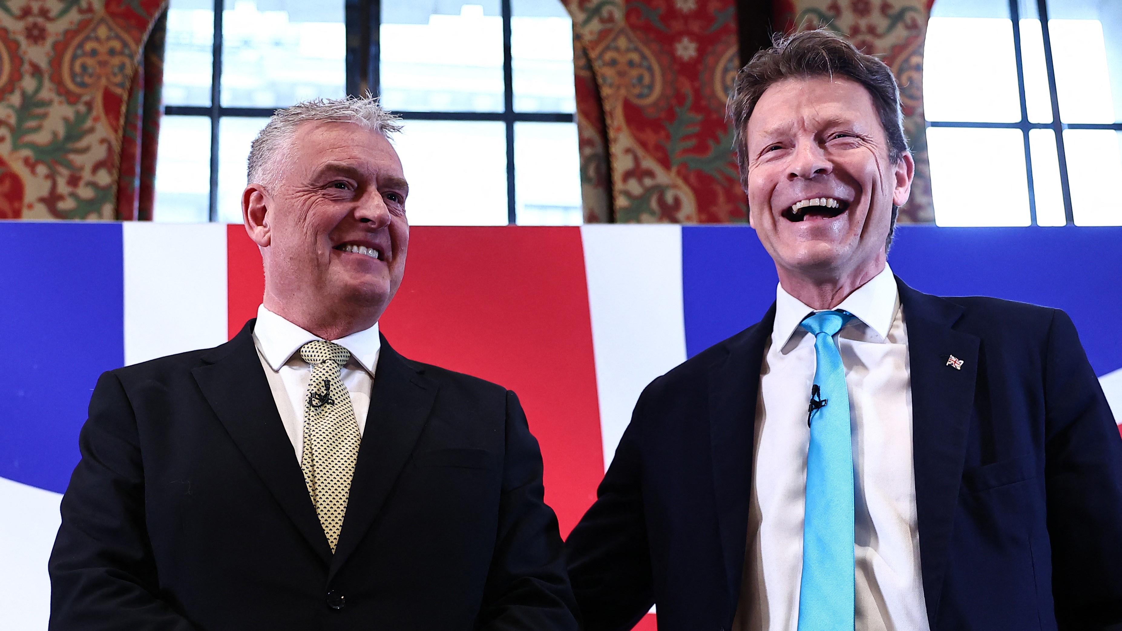 Lee Anderson (t.v.) och Reform UK:s partiledare Richard Tice vid presskonferensen i London där Andersons avhopp till Reform UK meddelades. Foto: Henry Nicholls/AFP via Getty Images