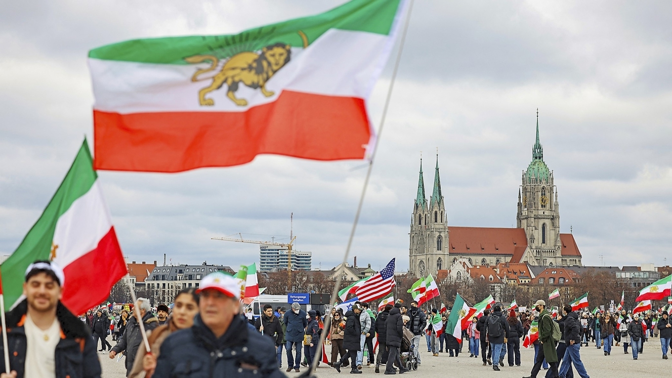 Den iranska oppositionen den 14 februari i anslutning till den 62:a säkerhetskonferensen i München (MSC). Omkring 200 000 personer deltog i demonstrationen mot den iranska regeringen, enligt polisen. Foto: Michaela Stache/AFP via Getty Images