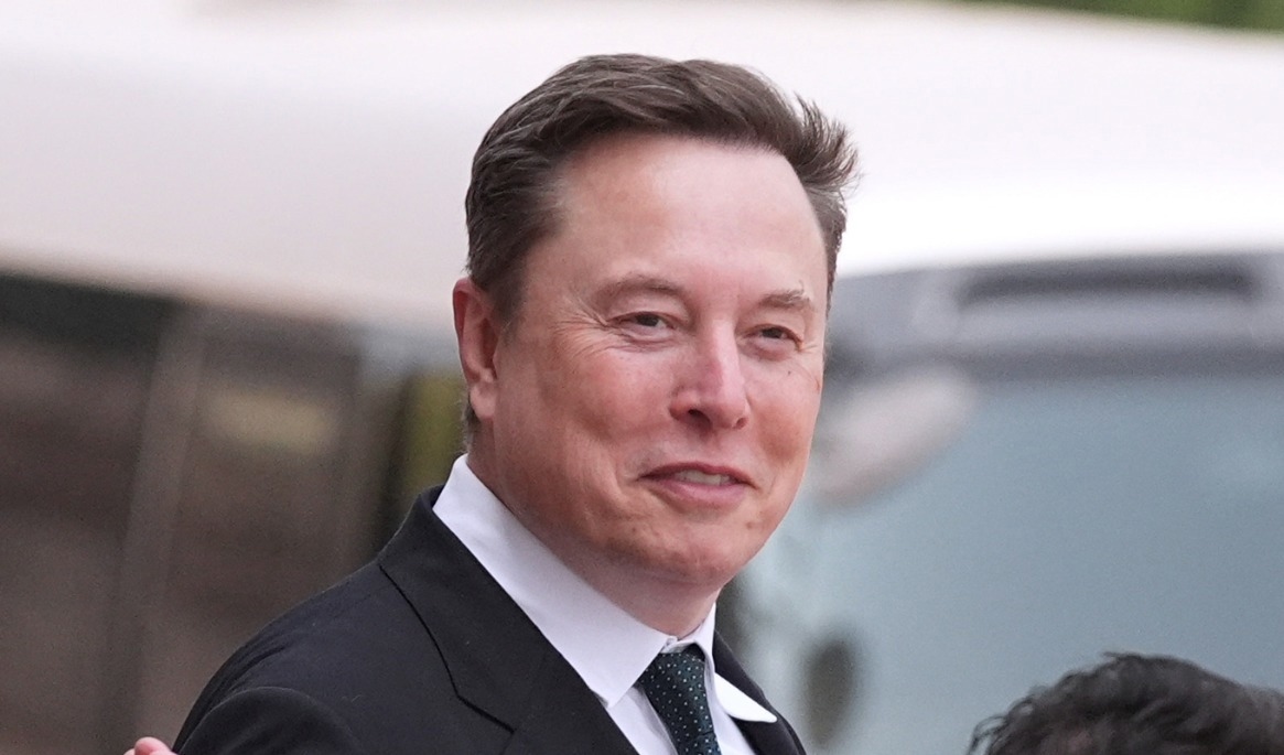 Elon Musk är återigen värd över en biljon dollar. Arkivbild. Foto: Mark Schiefelbein/AP/TT