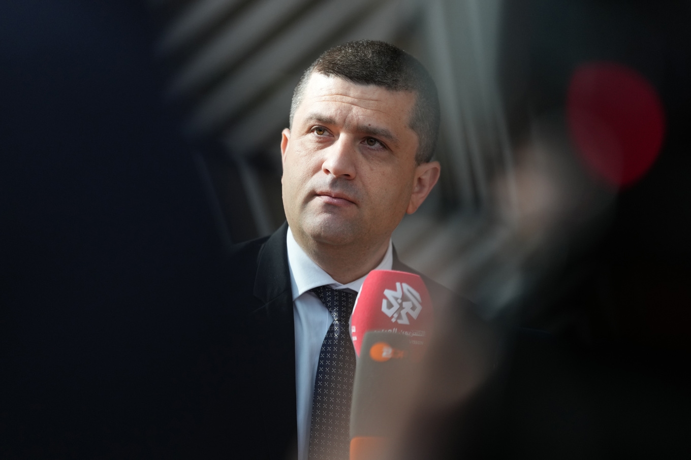 Rumäniens försvarsminister Radu Miruta, på bild från tidigare i år. Foto: Virginia Mayo/AP/TT