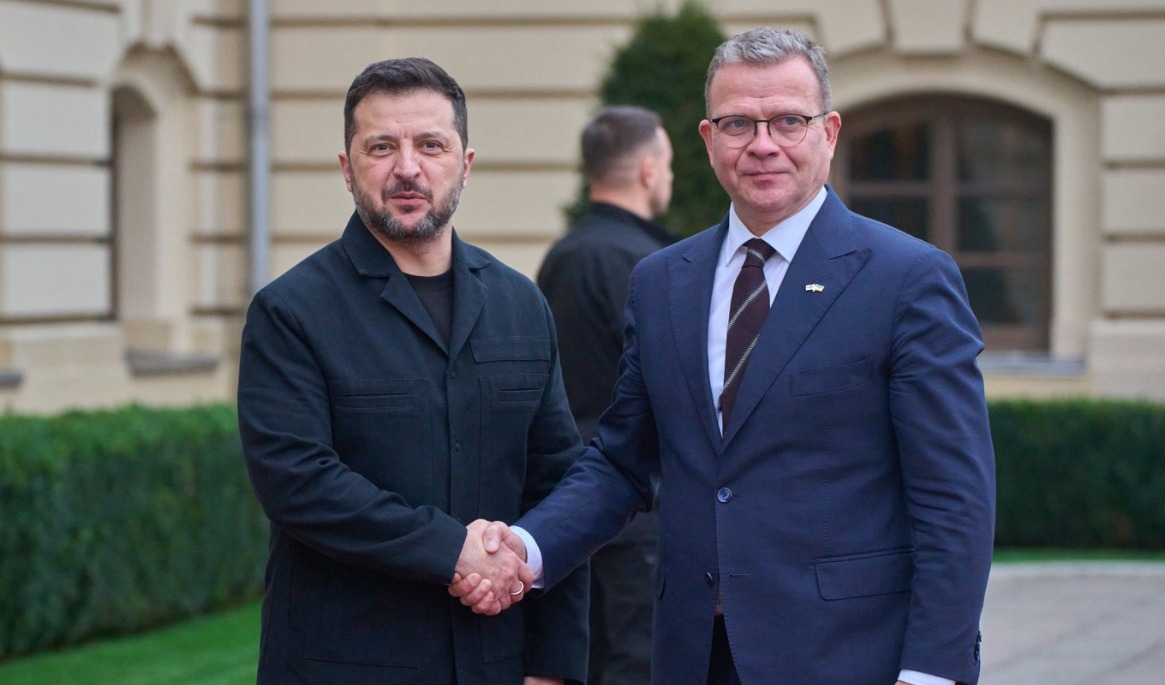 Ukrainas president Volodymyr Zelenskyj och Finlands premiärminister Petteri Orpo träffades i Kiev på torsdagen. Foto: Efrem Lukatsky/AP/TT