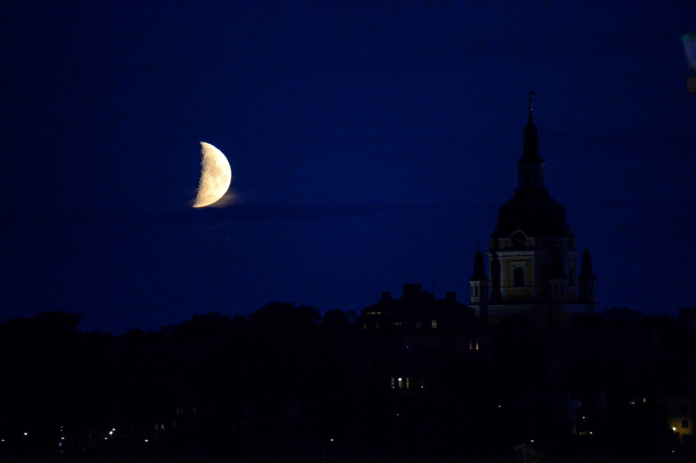 Under natten mellan lördagen och söndagen ställs klockan tillbaka en timme. Arkivbild. Foto: Leif R Jansson/TT