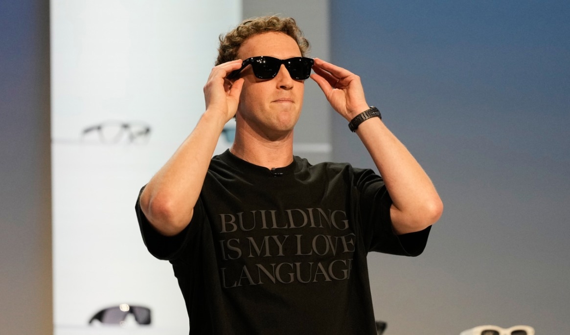 Metas vd Mark Zuckerberg vill ha mer pengar. Arkivbild. Foto: Jeff Chiu/AP/TT