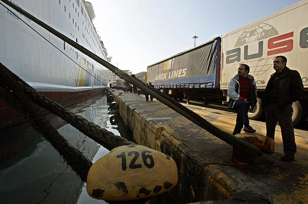 Den grekiska hamnen i Piraeus är såld till och kontrolleras av Kina i dag. (Foto: Louisa Gouliamaki/AFP/Getty Images)