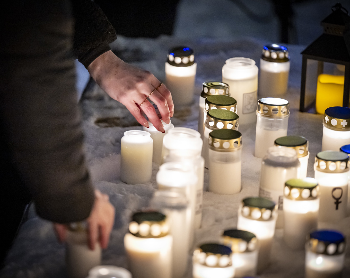 En ljusmanifestation på Stortorget i Malmö för kvinnorna som mördades i Boden och Salem under julveckan. Arkivbild. Foto: Johan Nilsson/TT